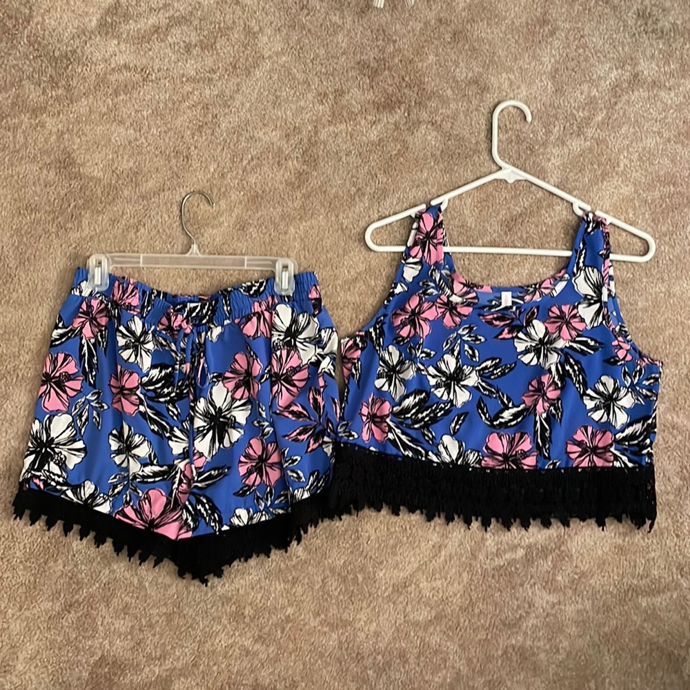 Xhilaration Floral Lace Set